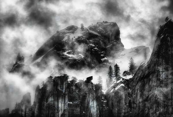 By Michael Piraino Winter fog in Yosemite Valley with cliffs and mountains