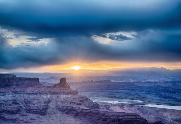 By Michael Piraino Sunrise over Colorado River canyon in Utah