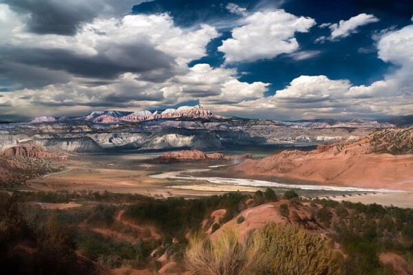 By Michael Piraino The red rock landscape of the desert near Bryce Canyon National Park